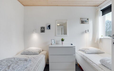 Massie - 30Km from the Sea: Soveværelse, Indretning, Loft, Seng, Etage, Møbel, Gulvbelægning, Værelse, Sengetøj, Belysning