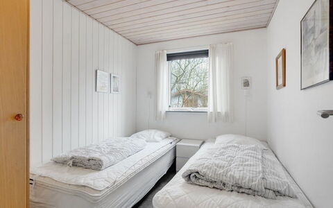 Massie - 30Km from the Sea: Soveværelse, Seng, Væg, Træ, Sengetøj, Sengetøj, Loft, Indretning, Etage, Bed Frame