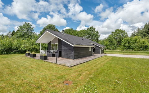 Estrid - 30Km from the Sea: Tag, Hus, Hjem, Sommerhus, Dør, Sidespor, Dæk, Veranda, Planke, Hårdttræ