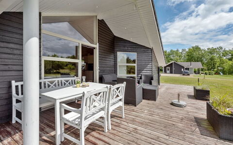 Estrid - 30Km from the Sea: Tag, Hus, Hjem, Sommerhus, Dør, Sidespor, Dæk, Veranda, Planke, Hårdttræ