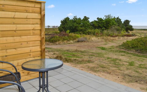Deetje - 5Km from the Sea: Møbel, Indretning, Gulvbelægning, Træ, Etage, Loft, Trægulve, Stol, Bord, Belysning