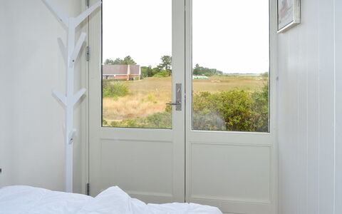 Annicka - 5Km from the Sea: Møbel, Indretning, Gulvbelægning, Træ, Etage, Loft, Trægulve, Stol, Bord, Belysning