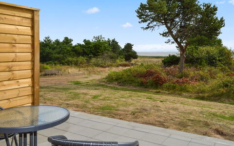 Baltser - 5Km from the Sea: Blå, Busk, Sommerhus, Bunddække, Have, Estate, Skygge, Landscaping, Stuehus, Eco Hotel
