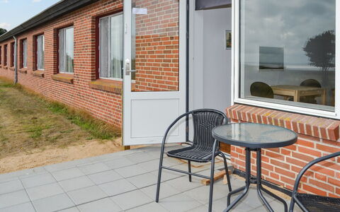 Baltser - 5Km from the Sea: Blå, Busk, Sommerhus, Bunddække, Have, Estate, Skygge, Landscaping, Stuehus, Eco Hotel