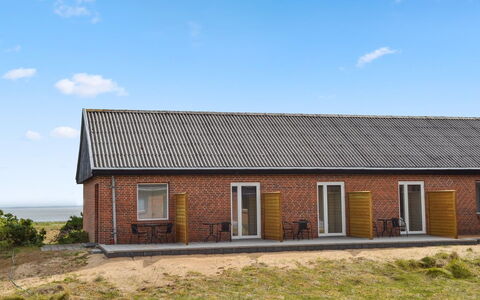 Baltser - 5Km from the Sea: Blå, Busk, Sommerhus, Bunddække, Have, Estate, Skygge, Landscaping, Stuehus, Eco Hotel