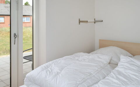 Baltser - 5Km from the Sea: Blå, Busk, Sommerhus, Bunddække, Have, Estate, Skygge, Landscaping, Stuehus, Eco Hotel