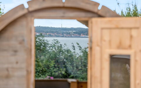 Ahmik - 200M from the Sea: Tag, Hus, Land Lot, Hjem, Sommerhus, Estate, Garden Bygninger, Skygge, Bjælkehytte, Landscaping