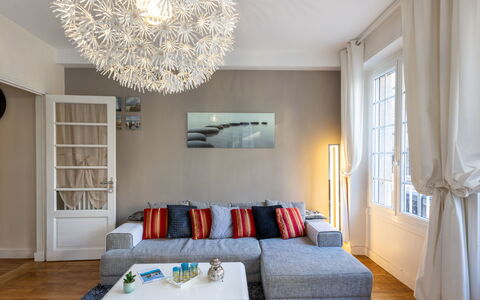 Puits aux Braies: Bygning, Vindue, Komfort, Træ, Television, Stue, Indretning, Hus, Couch, Etage