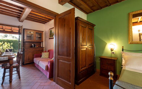 Massa Marittima 630: Møbel, Ejendom, Plante, Træ, Belysning, Cabinetry, Indretning, Komfort, Vindue, Dør