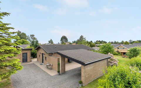 Evangelia - 1.2Km from the Sea: Tag, Hus, Land Lot, Hjem, Sommerhus, Estate, Garden Bygninger, Skygge, Bjælkehytte, Landscaping