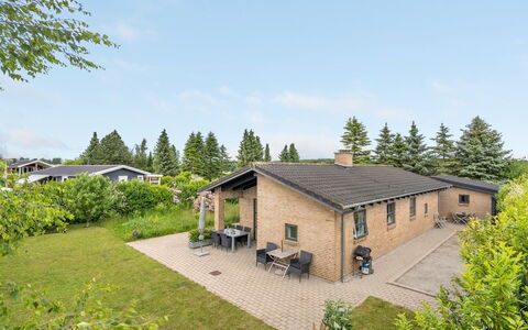 Evangelia - 1.2Km from the Sea: Tag, Hus, Land Lot, Hjem, Sommerhus, Estate, Garden Bygninger, Skygge, Bjælkehytte, Landscaping