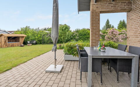 Evangelia - 1.2Km from the Sea: Tag, Hus, Land Lot, Hjem, Sommerhus, Estate, Garden Bygninger, Skygge, Bjælkehytte, Landscaping