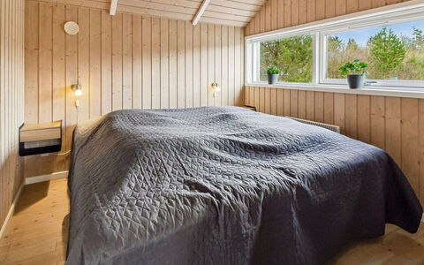 Arnika - 28Km from the Sea: Træ, Soveværelse, Gulvbelægning, Loft, Indretning, Etage, Seng, Sengetøj, Sengetøj, Værelse
