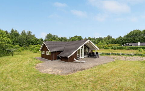 Arnika - 28Km from the Sea: Møbel, Indretning, Gulvbelægning, Træ, Etage, Loft, Trægulve, Stol, Bord, Belysning