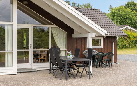 Arnika - 28Km from the Sea: Møbel, Indretning, Gulvbelægning, Træ, Etage, Loft, Trægulve, Stol, Bord, Belysning