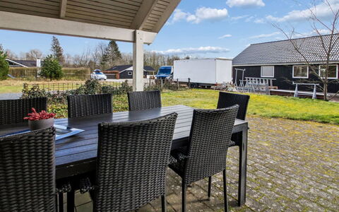Arnika - 28Km from the Sea: Møbel, Indretning, Gulvbelægning, Træ, Etage, Loft, Trægulve, Stol, Bord, Belysning