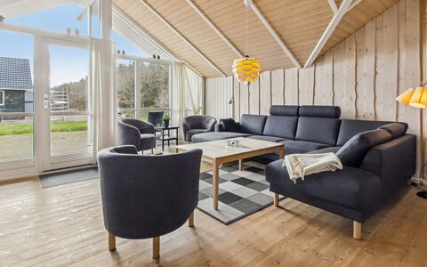 Arnika - 28Km from the Sea: Møbel, Indretning, Gulvbelægning, Træ, Etage, Loft, Trægulve, Stol, Bord, Belysning