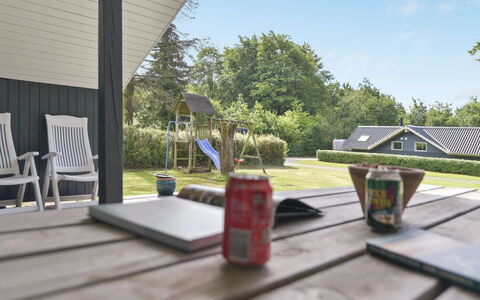 Leonard - 30Km from the Sea: Sidespor, Hjem, Sommerhus, Skygge, Lawn, Have, Backyard, Gård, Landscaping, Garden Bygninger