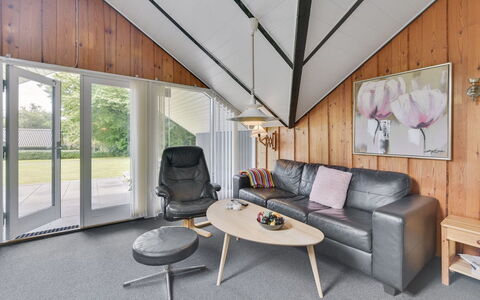 Leonard - 30Km from the Sea: Indretning, Loft, Stue, Værelse, Hårdttræ, Stol, Attic, Loft, Couch
