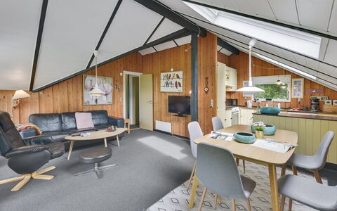 Leonard - 30Km from the Sea: Stol, Loft, Design, Stue, Hårdttræ, Bejdse, Bjælkehytte, Dagslys, Garden Bygninger