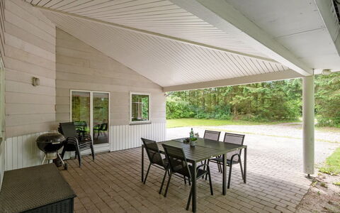 Absalon - 29Km from the Sea: Træ, Loft, Veranda, Gulvbelægning, Etage, Hjem, Dør, Sommerhus, Skygge, Sidespor