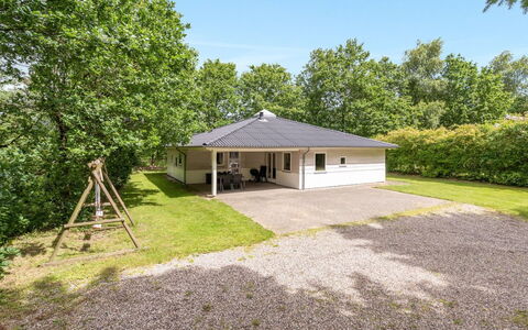 Absalon - 29Km from the Sea: Møbel, Indretning, Gulvbelægning, Træ, Etage, Loft, Trægulve, Stol, Bord, Belysning