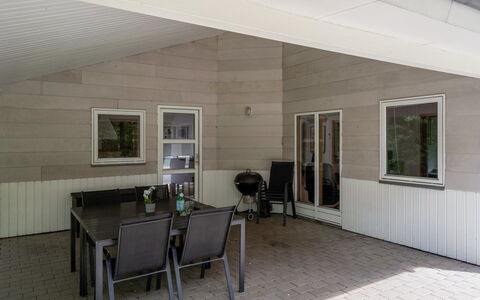 Absalon - 29Km from the Sea: Møbel, Indretning, Gulvbelægning, Træ, Etage, Loft, Trægulve, Stol, Bord, Belysning