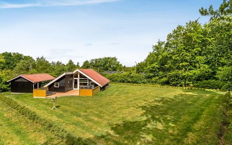 Tiia - 29Km from the Sea: Sommerhus, Hjem, Hus, Tag, Veranda, Estate, Sidespor, Garden Bygninger, Stuehus, Gård