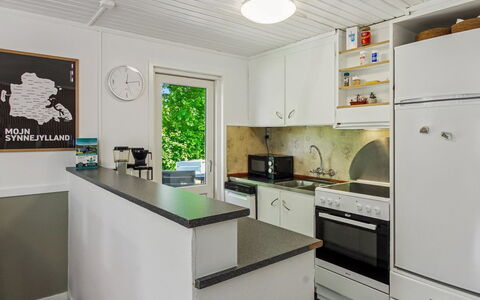 Hejne - 29Km from the Sea: Gulvbelægning, Køkken, Indretning, Større Bandage, Træ, Køkken Apparat, Countertop, Etage, Loft, Møbel