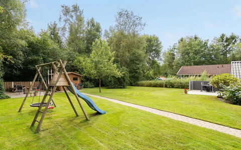 Liljana - 30Km from the Sea: Hjem, Sommerhus, Veranda, Hårdttræ, Sidespor, Dæk, Skygge, Planke, Estate, Garden Bygninger