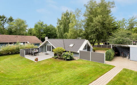 Liljana - 30Km from the Sea: Hjem, Sommerhus, Veranda, Hårdttræ, Sidespor, Dæk, Skygge, Planke, Estate, Garden Bygninger