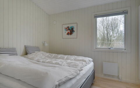Brune - 30Km from the Sea: Træ, Soveværelse, Etage, Sengetøj, Sengetøj, Seng, Bed Frame, Planke, Loft, Hårdttræ