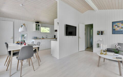 Brune - 30Km from the Sea: Træ, Gulvbelægning, Etage, Indretning, Trægulve, Hjem, Loft, Laminat Gulv, Stue, Værelse