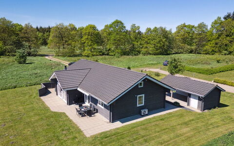 Quanna - 30Km from the Sea: Arkitektur, Tag, Hjem, Kompositmateriale, Dagslys, Sidespor, Indkørsel