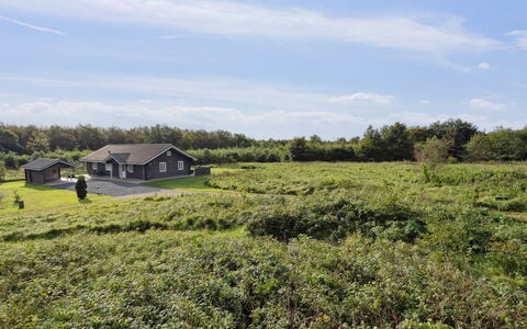 Quanna - 30Km from the Sea: Arkitektur, Tag, Hjem, Kompositmateriale, Dagslys, Sidespor, Indkørsel