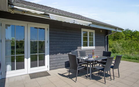 Quanna - 30Km from the Sea: Arkitektur, Tag, Hjem, Kompositmateriale, Dagslys, Sidespor, Indkørsel