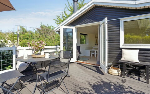 Lelle - 350M from the Sea: Svømmepøl, Ferieby