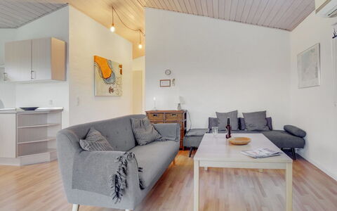 Clarissa - 300M from the Sea: Hus, Hjem, Boligområde, Tag, Sommerhus, Land Lot, Estate, Gård, Have, Sidespor