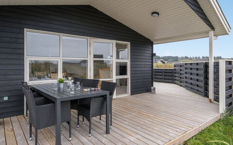 Clarissa - 300M from the Sea: Arkitektur, Tag, Hjem, Kompositmateriale, Dagslys, Sidespor, Indkørsel