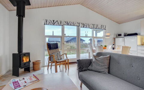 Clarissa - 300M from the Sea: Træ, Møbel, Indretning, Gulvbelægning, Loft, Etage, Værelse, Stue, Hjem, Couch