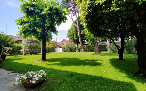 Villa Martino: Vand, Plante, Sky, Bygning, Himmel, Ejendom, Svømmepøl, Azure, Skygge, Rektangel