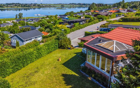 Eleana - 300M to the Fjord: Træ, Tag, Arkitektur, Hjem, Hus, Sommerhus, Sidespor, Hårdttræ, Hældning, Estate