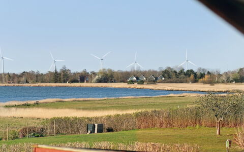 Velika - 25M to the Fjord: Møbel, Indretning, Gulvbelægning, Træ, Etage, Loft, Trægulve, Stol, Bord, Belysning