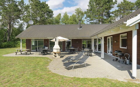 Hughe - 300M from the Sea: Tag, Hus, Hjem, Sommerhus, Dør, Sidespor, Dæk, Veranda, Planke, Hårdttræ