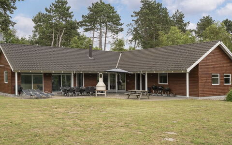 Lottje - 300M from the Sea: Svømmepøl, Udendørs Møbler, Møbel, Udvej, Flise, Eco Hotel, Skygge, Stol, Fritid, Estate