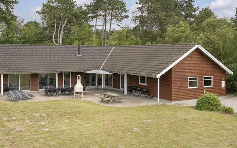 Lottje - 300M from the Sea: Svømmepøl, Udendørs Møbler, Møbel, Udvej, Flise, Eco Hotel, Skygge, Stol, Fritid, Estate