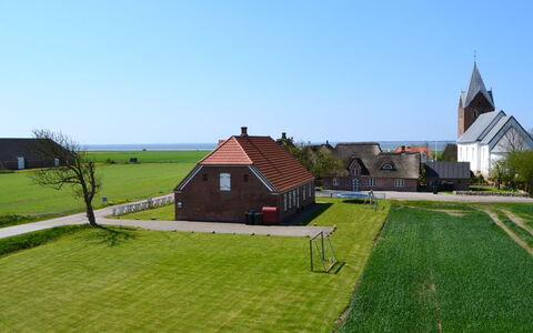 Adine - 13Km from the Sea: Blå, Busk, Sommerhus, Bunddække, Have, Estate, Skygge, Landscaping, Stuehus, Eco Hotel