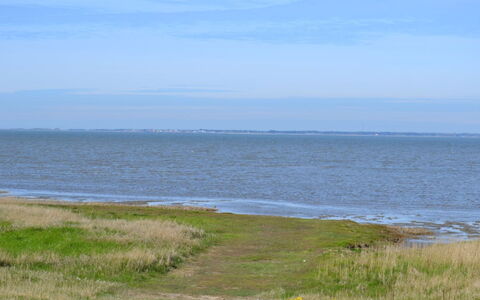 Adine - 13Km from the Sea: Blå, Busk, Sommerhus, Bunddække, Have, Estate, Skygge, Landscaping, Stuehus, Eco Hotel