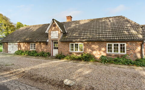Hedda - 15Km from the Sea: Blå, Busk, Sommerhus, Bunddække, Have, Estate, Skygge, Landscaping, Stuehus, Eco Hotel