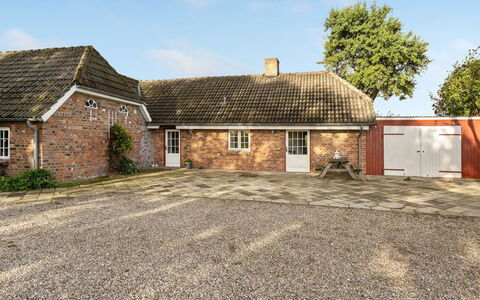 Hedda - 15Km from the Sea: Blå, Busk, Sommerhus, Bunddække, Have, Estate, Skygge, Landscaping, Stuehus, Eco Hotel